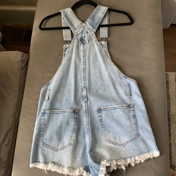 Distressed overalls - Picture 4 of 4